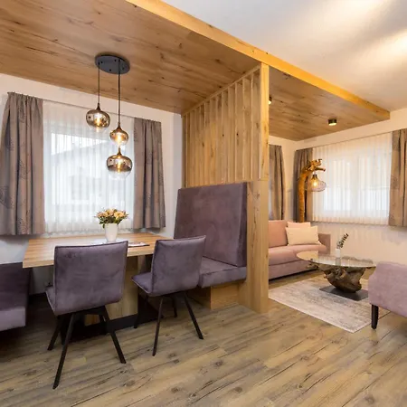 Apartmenthaus Goldeck * Ried im Oberinntal