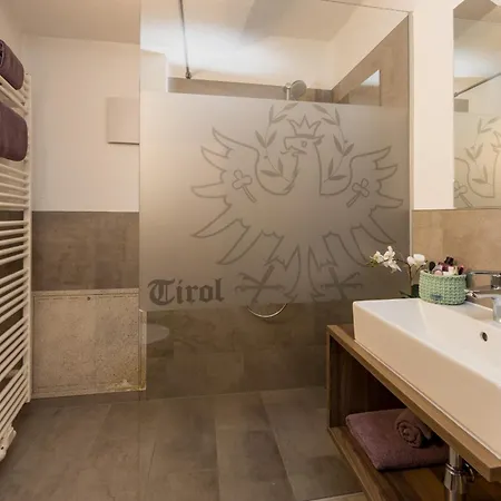 Apartmenthaus Goldeck アパート