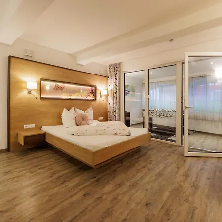 Апартаменты Apartmenthaus Goldeck Рид-им-Оберинталь