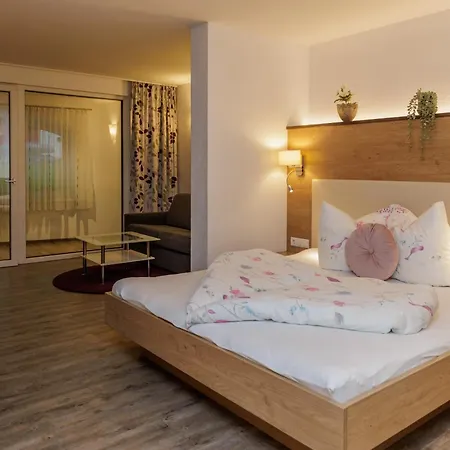 Апартаменты Apartmenthaus Goldeck *